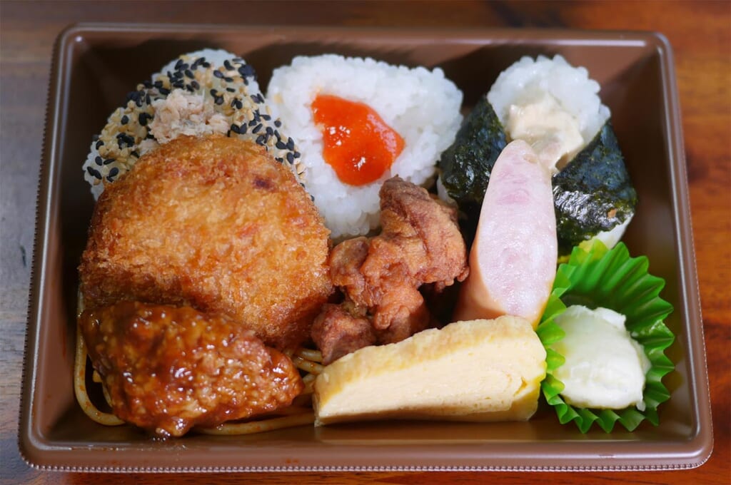 セブンイレブンの「おにぎりランチ」を食べると故郷に帰った気がして心がぴょんぴょんするんじゃ～