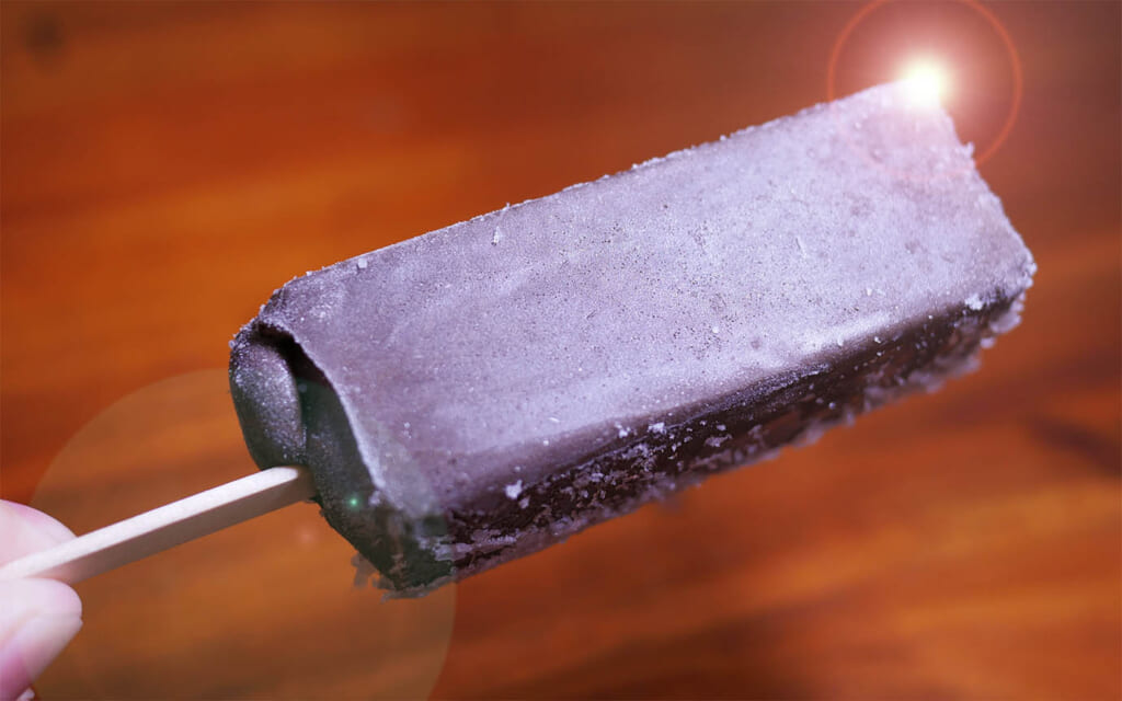 ローソンのアイス「鬼滅の刃 鬼殺隊 漆黒の日輪刀チョコバー」がシュールすぎて良き！