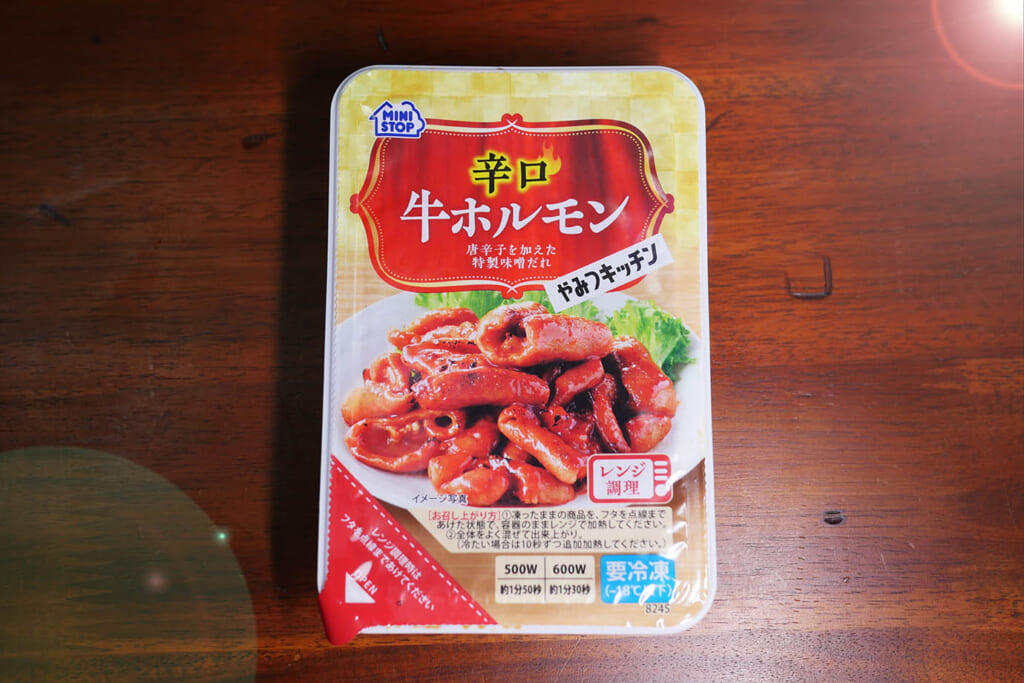 ミニストップの「辛口牛ホルモン」にはライスを用意して電子レンジ加熱待機余裕！