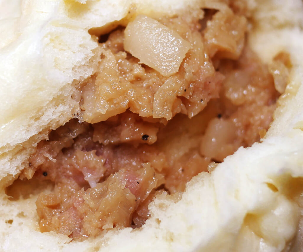 セブンイレブンの豚肩ロースをガッツリ使った「大入り豚まん」が食べ応えアリ！