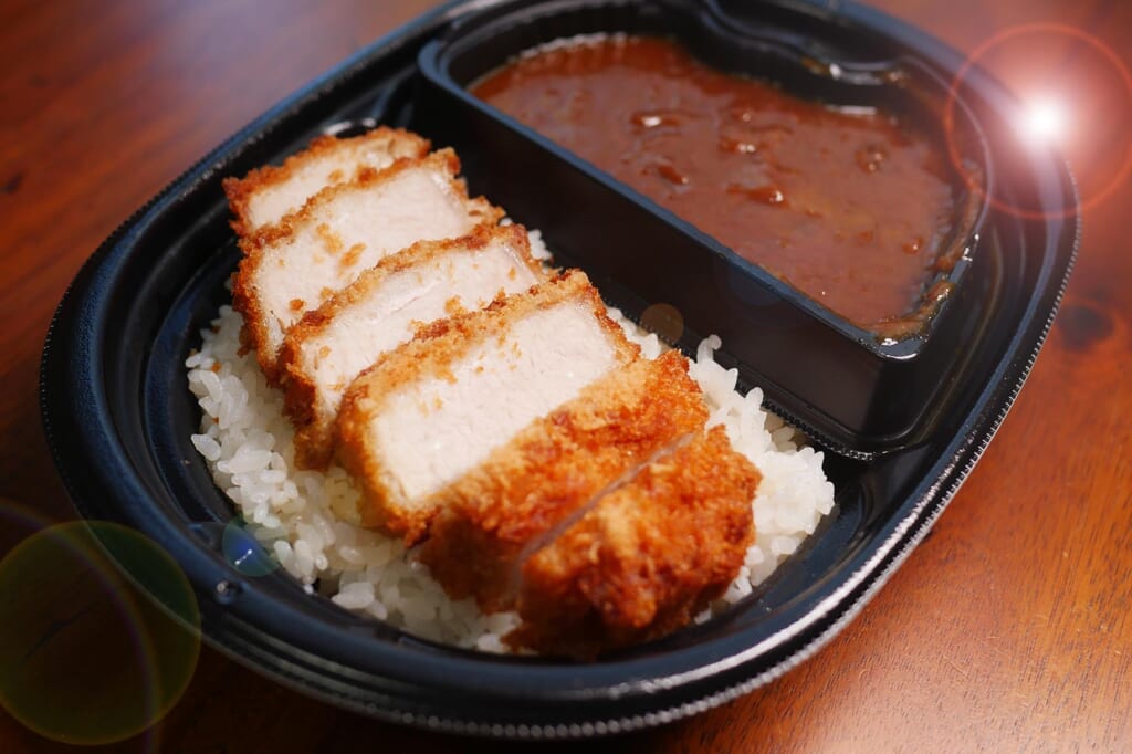 ローソン「三元豚の厚切りロースカツカレー」はガチ勢向き