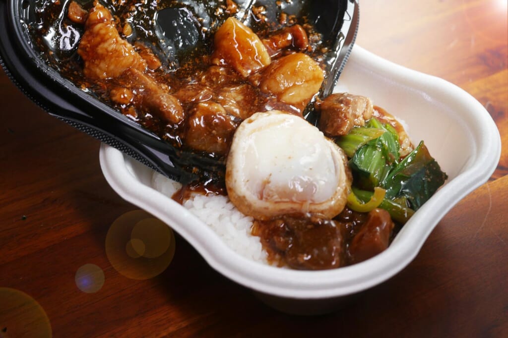 セブンイレブン「黒豚煮こみ丼 鹿児島県産黒豚使用」は神